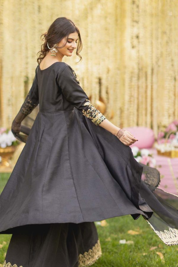 Black Pishwas - Image 4